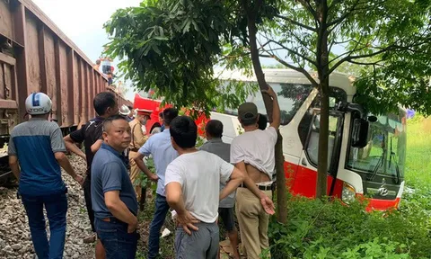 Vụ tàu hỏa va chạm với xe chở học sinh: Phát hiện tình tiết mới nhất